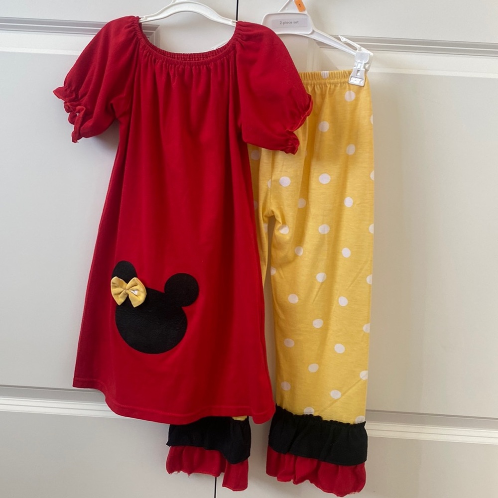 Minnie Mouse outfit size 6-7